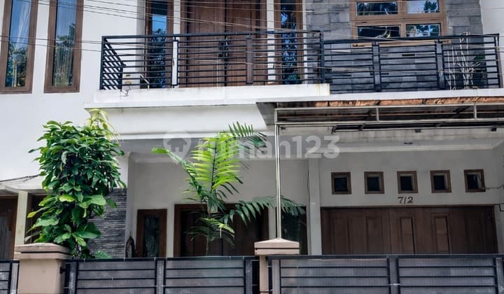 Y387 Nice House in Front of Park 135 M2 Rawamangun East Jakarta