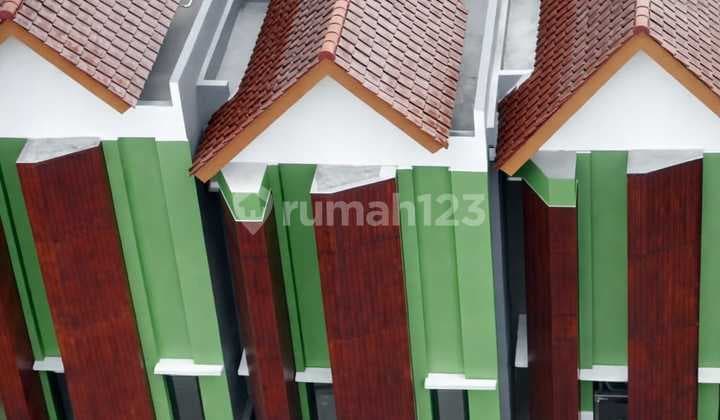 S728 New 3-Storey House Cheap Strategic Utan Kayu Matraman East Jakarta