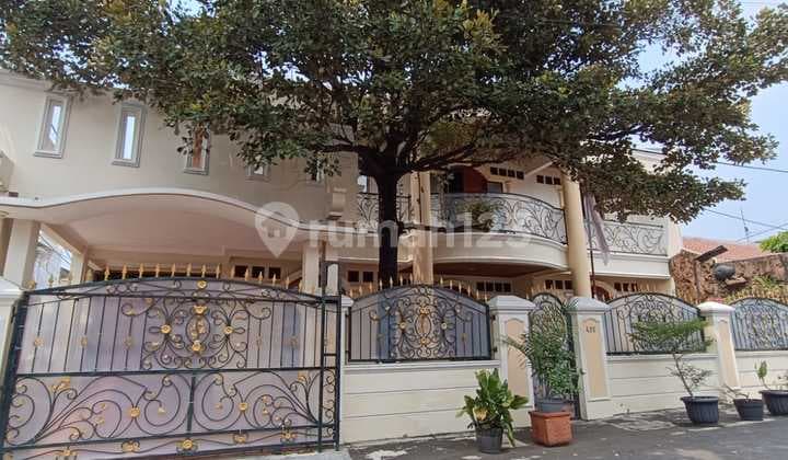 S311C Rumah Mewah Hoek 235 m2 Murah di Pondok Bambu Jakarta Timur