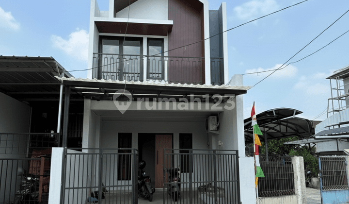 Y379 Rumah Bagus 105 m2 Dekat tol dan LRT Ciracas Jakarta Timur