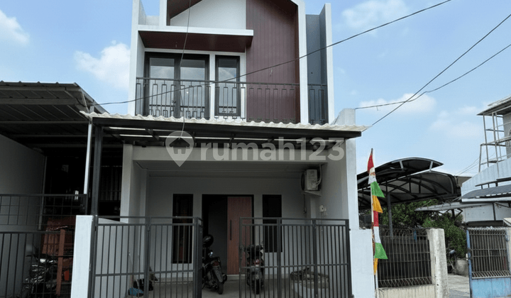 Y379 Rumah Bagus 105 m2 Dekat tol dan LRT Ciracas Jakarta Timur