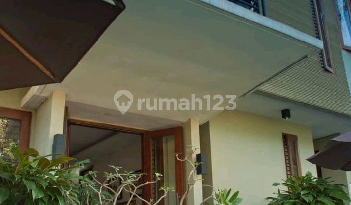 Rumah Usaha di Sayap Riau Dago Juanda Dekat Gedung Sate