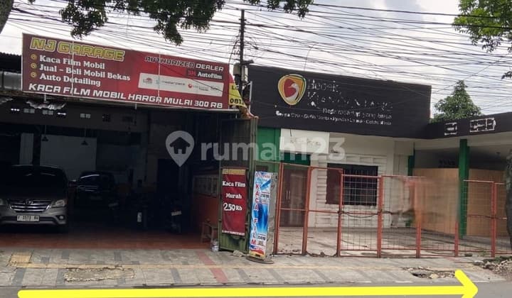 Rumah Hitung Tanah di Mainroad Gatot Subroto