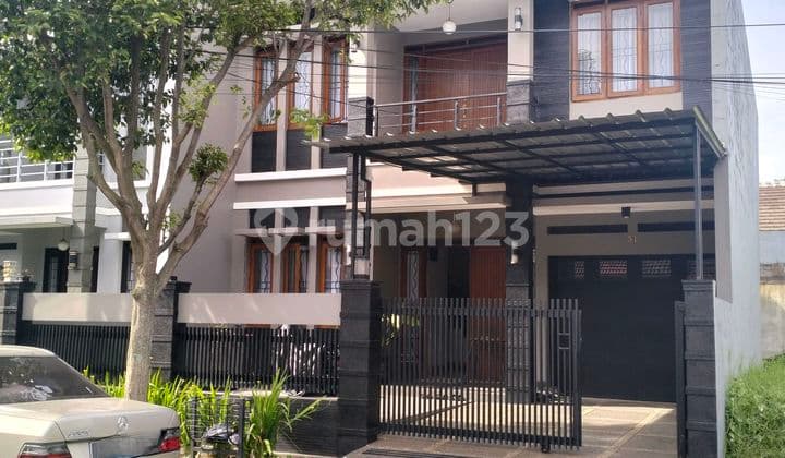 Rumah Modern di Komplek Batununggal Indah