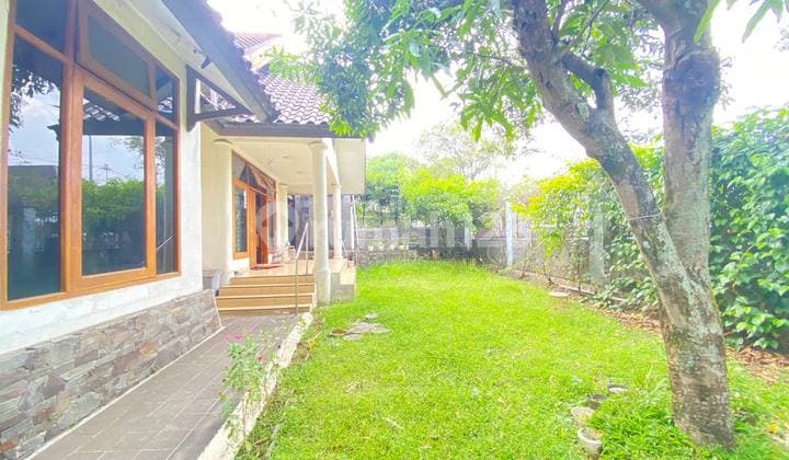 Rumah Terawat Siap Huni di Kawasan Komersil Sayap Riau Bandung