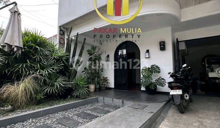 Rumah Modern di Kawasan Komersil Sayap Riau Bandung