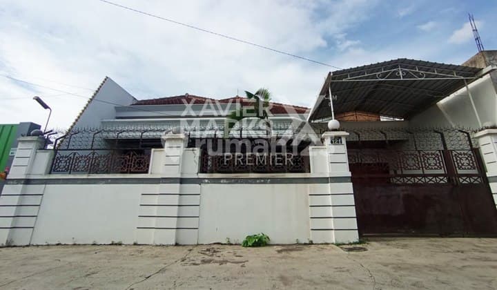 Rumah Second Road Raya Karangploso Malang Dekat Exit Tol