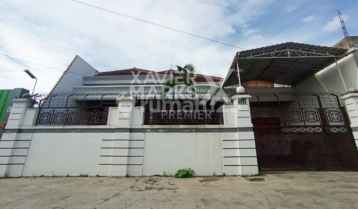 Rumah Second Road Raya Karangploso Malang Dekat Exit Tol
