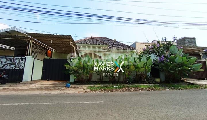 Rumah Terawat Dekat Exit Tol di Banjararum Malang