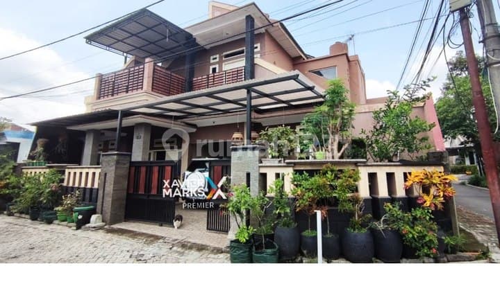 Rumah 2 Lantai Cantik Terawat di Candirenggo Singosari Malang