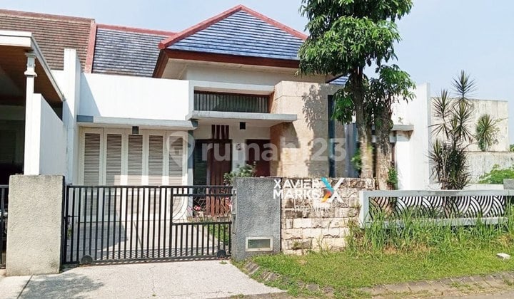 Comfortable Area House Near Toll Exit in Graha Kencana Malang