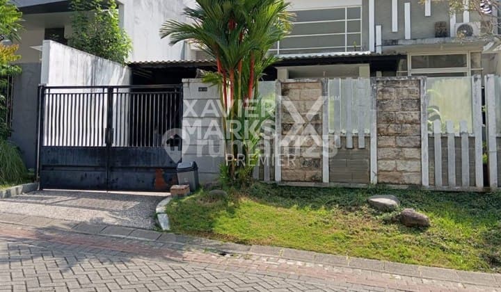 A House Just a Step Away from Machung in Villa Puncak Tidar Malang