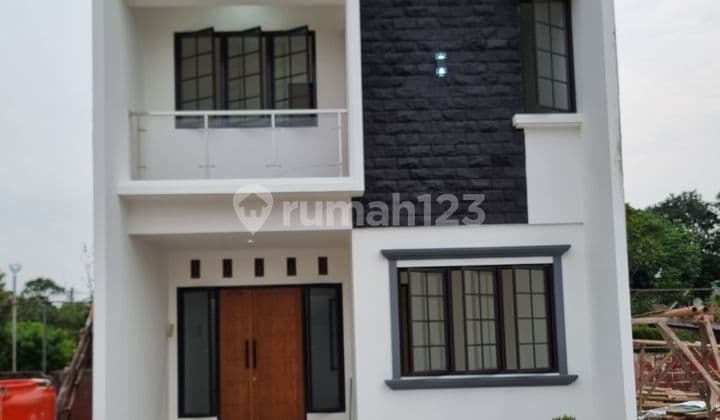 Ad216 Rumah 2 Lt Strategis Pinggir Jalan Utama di Cimanggis