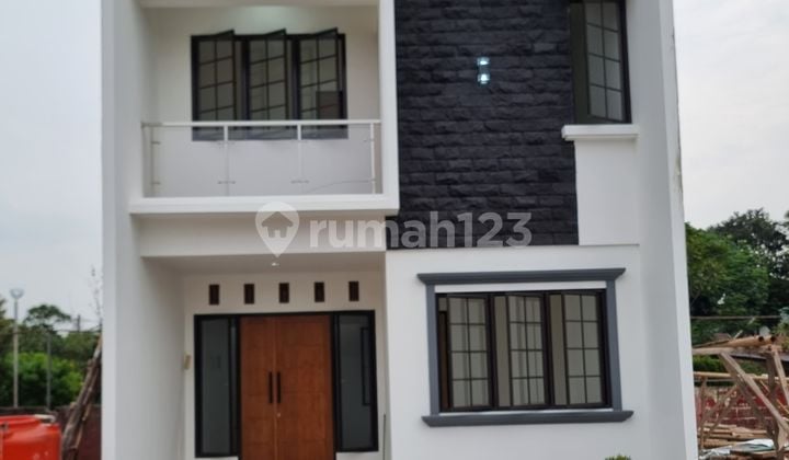 Ad216 Rumah 2 Lt Strategis Pinggir Jalan Utama di Cimanggis