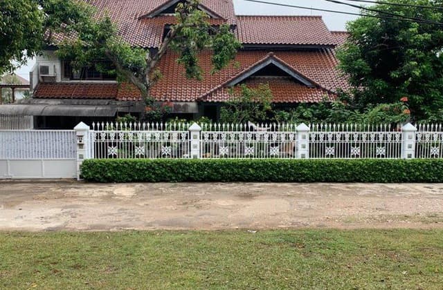 897 Rumah Mewah Luas 620 M² Startegis Nempel Pesanggrahan di Larangan