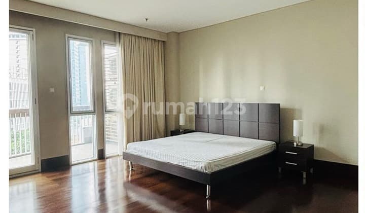 Cheap 4 Bedroom Furnished Apartment at Gatot Subroto