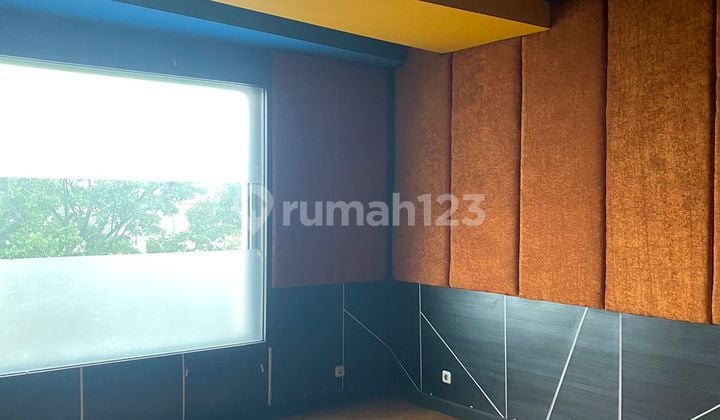 Cheap 3-Story Ruko Ready to Live In Good SHM on Jalan Terusan Jakarta