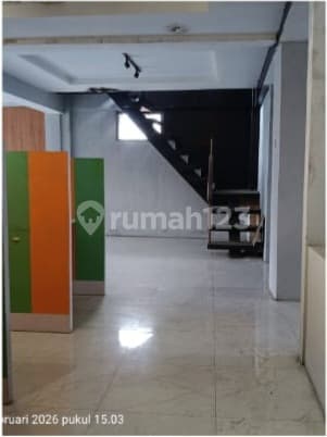 Ruko Murah 3 Lantai Bagus Strategis Luas 200.0 M² SHM di Cicaheum