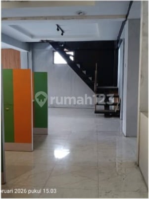 Ruko Murah 3 Lantai Bagus Strategis Luas 200.0 M² SHM di Cicaheum