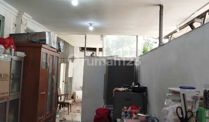 Cheap Old House with Good Land Calculation SHM on Kebon Kacang Street