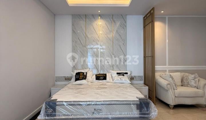 Rumah Murah 2 Lantai American Classic Design SHM di Menteng