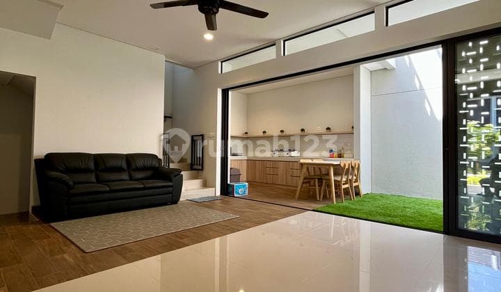 Jual Cepat Furnished Modern Minimalis Summarecon 2 Lantai Flora Nyaman Siap Huni Aman Bandung