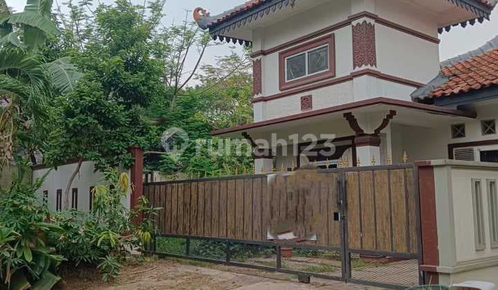 Rumah Luas Hook Kuldesak di Taman Kenari Cibubur