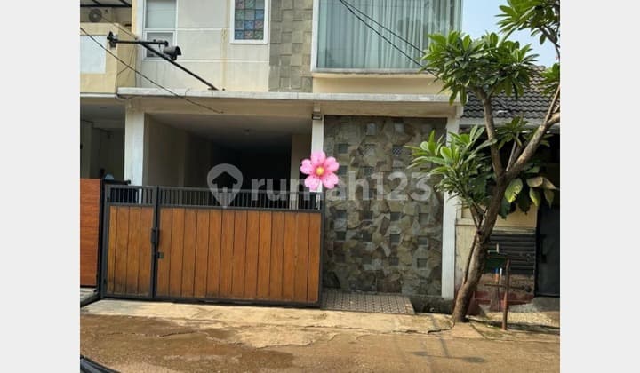 Rumah 2 lantai semi furnish di Cikeas Gardenia