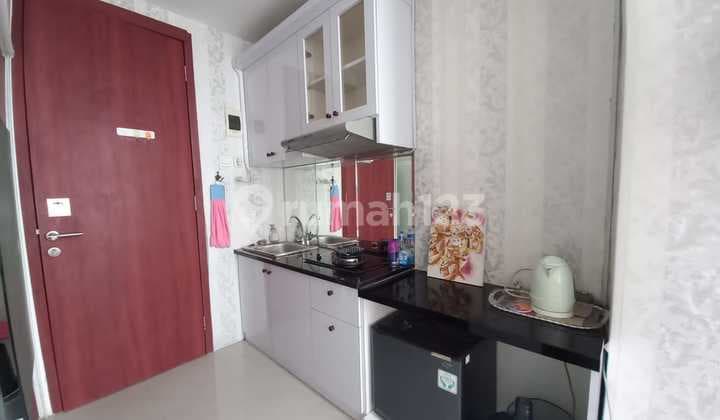 Apartemen 1 BR Furnished Posisi Hoek 2 View di Depok