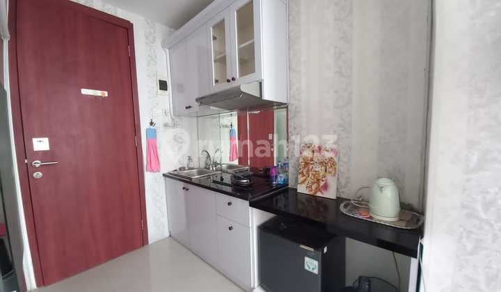 Apartemen 1 BR Furnished Posisi Hoek 2 View di Depok