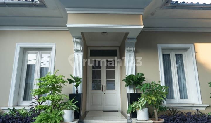 Beautiful House in Kemang, strategic location and exclusive neighborhood.