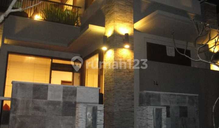 Dijual Rumah Modern Minimalis 2 Lantai di Jalan Raya Dalung Badung Bali.