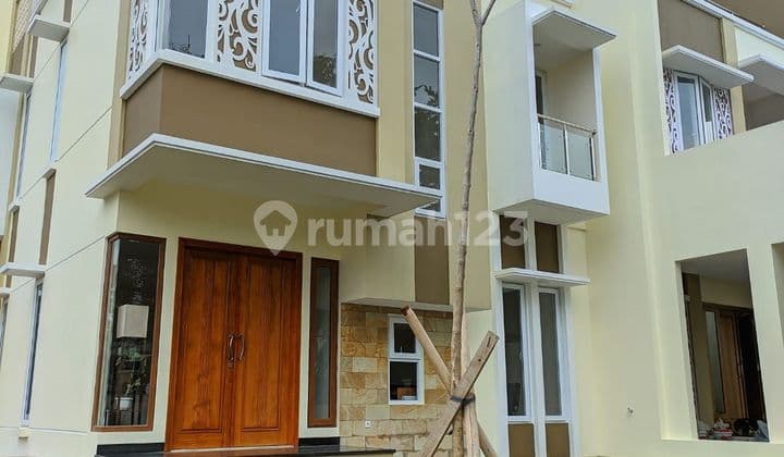 Rumah Di Pemukiman Konsep Luxury Eco Living Di Callista Residence