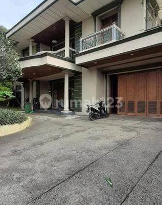 Rumah di Cinere, Depok Halaman Luas di Boulevard