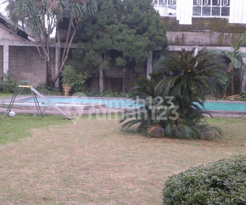 Cinere Block K, Spacious Yard, Swimming Pool Near Mall.