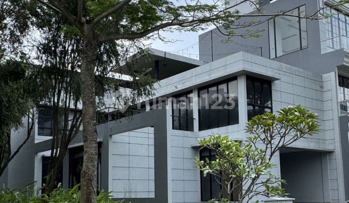 Dijual Rumah Konsep Villa di The Spring Gading Serpong View Danau Lt400m