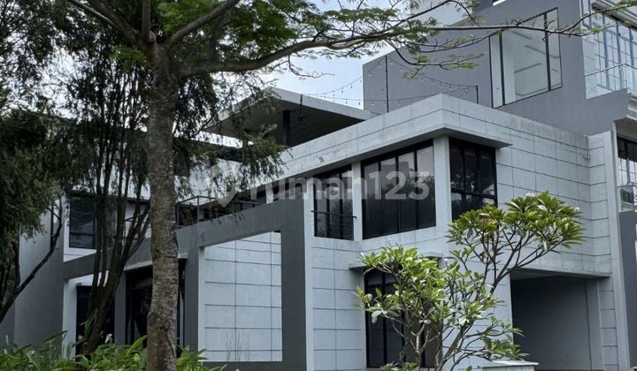 Dijual Rumah Konsep Villa di The Spring Gading Serpong View Danau Lt400m