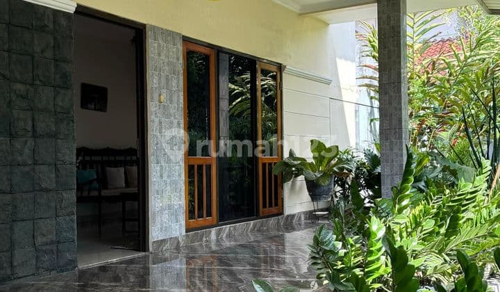 Rumah 2 Lantai Giri Loka 3 Semi Furnished Depan Taman Kota