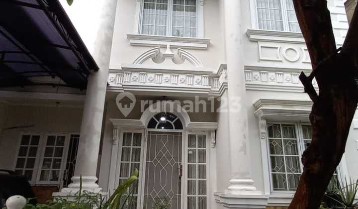 Rumah Taman Giri Loka Depan Taman Kota