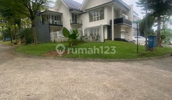 Rumah Siap Huni Hoek dengan Kamar yang Luas PPJB Dekat ke Pintu Tol di Cluster Hilltop. Sentul City. Bogor