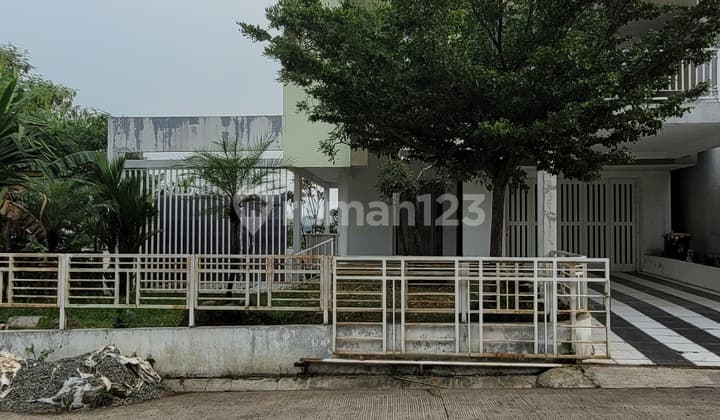 Rumah Hook dengan View dan Kolam Renang di Klaster Hill Top Sentul City Bogor