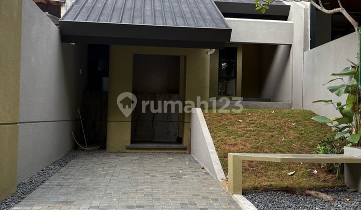 Rumah Minimalis Modern Satu Lantai Siap Huni Depan Green Area Dekat Ke Pintu Tol Di Cluster Casablanca Sentul City Bogor