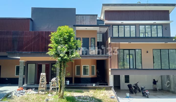 Rumah Hook Upslope View Gunung dengan Private Pooldi Cluster England Park Sentul City Bogor