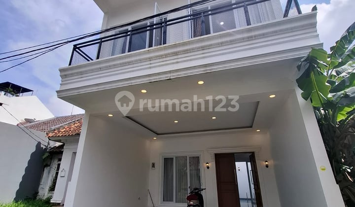 Rumah 2 Lantai View Gunung dengan Private Pool di Cluster Taman Tampak Siring Sentul City Bogor
