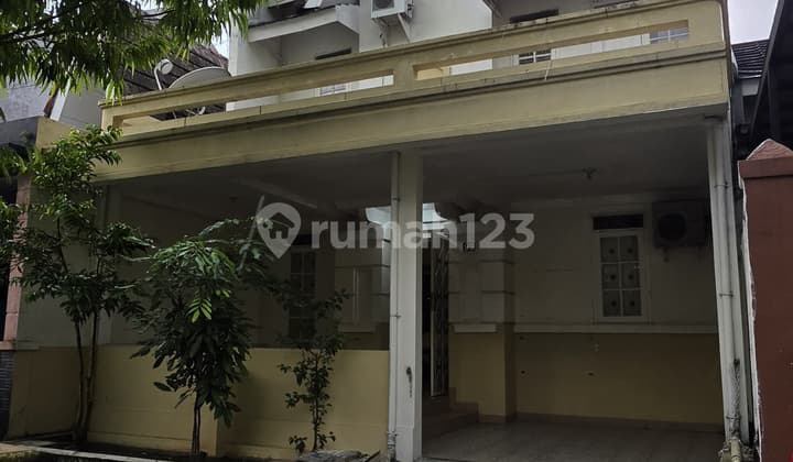 2-Story Ready-to-Occupy House Near Taman Budaya Freehold Semi-Furnished in Taman Venesia Cluster Sentul City Bogor