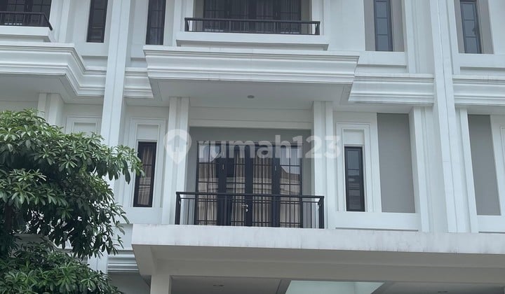Dijual Rumah Cantik 3 Lantai Full Marmer Siap Huni di Sutera Winona. Ivn