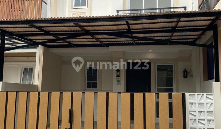 Dijual Rumah Cantik 2 Lantai Sudah Renovasi Semi Furnished di Savia Park, Nusa Loka Bsd. Lny Efb