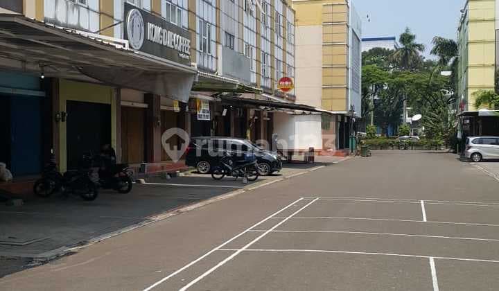 For Quick Sale: Rare Unit Golden Boulevard 2.5-Story Shop House, Southwest Facing, Strategic Location in BSD City. Ivnefa.