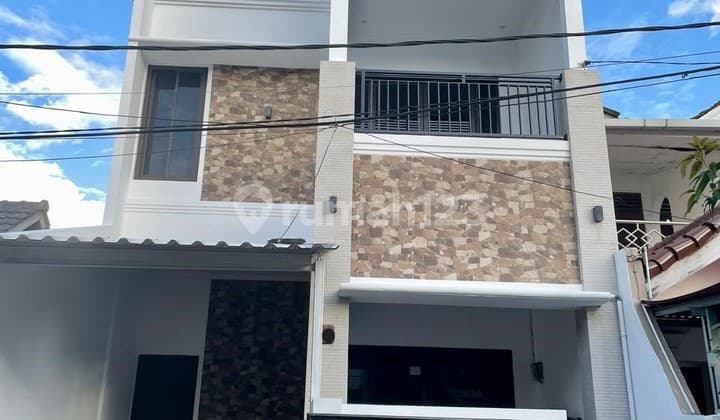 Dijual Rumah 2 Lantai Furnished Siap Huni di Griya Hijau Alam Sutera. Ivn