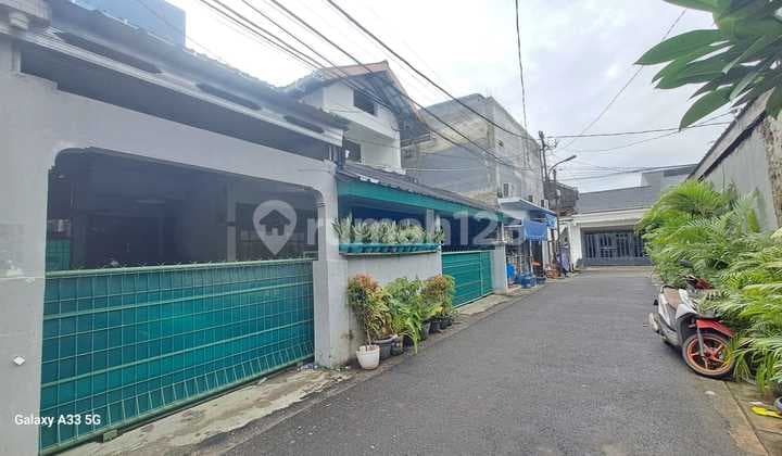 Rumah Dekat Gedung Mncu Ada Rumah Kost Dibelakangnya Dijual Terpisah..Jalan 2 Mobil